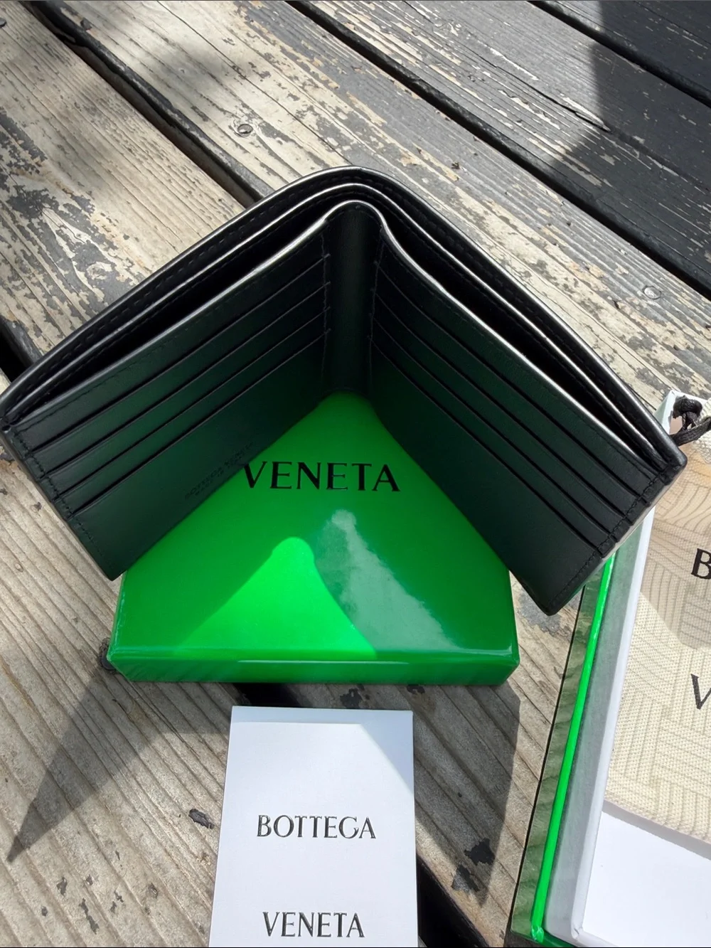 Bottega Veneta Black Intrecciato Bi-Fold Leather Wallet - Picture 5 of 8